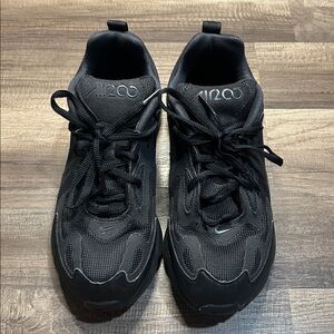 Nike Air Max 200 Kids Black on Black Size 3Y.
